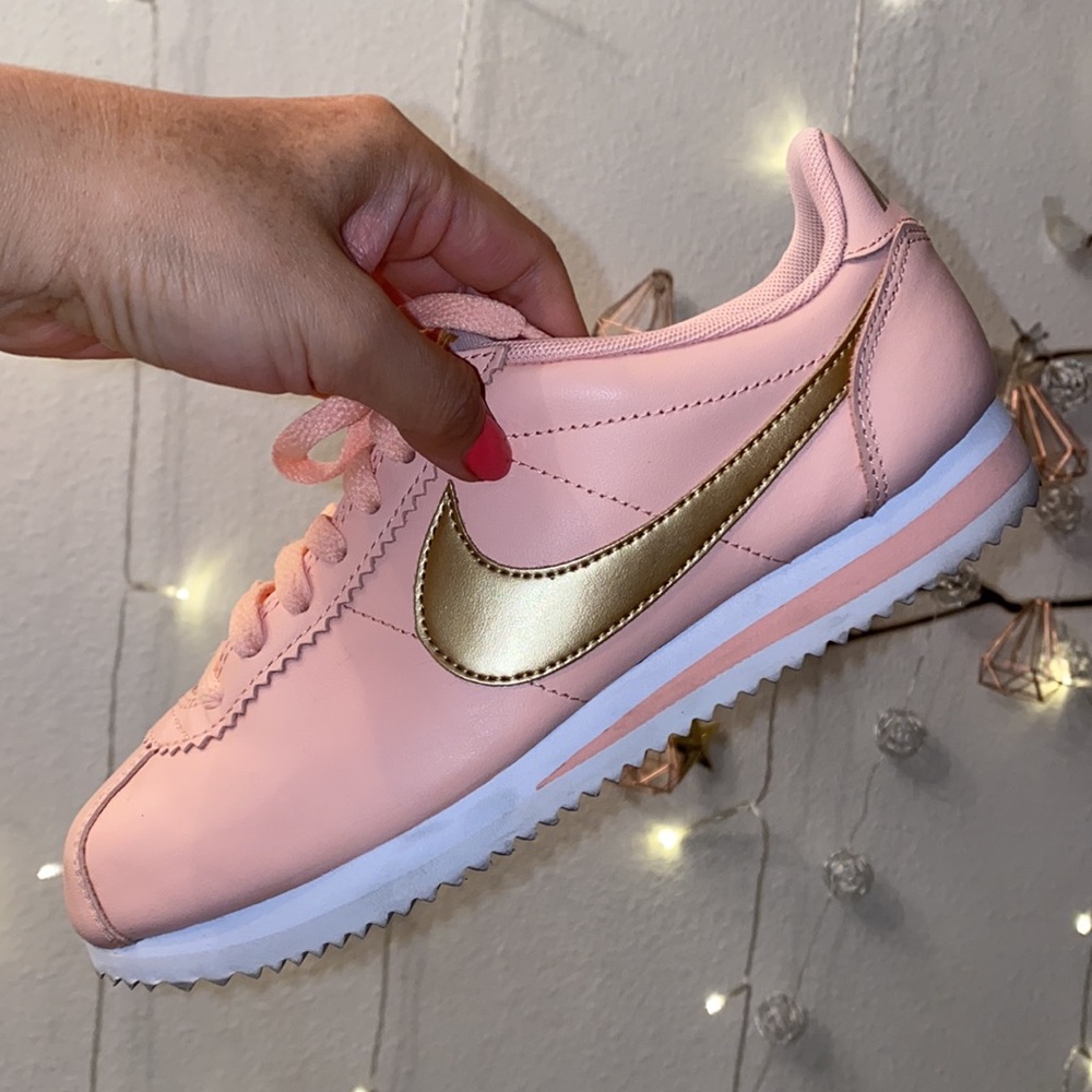 CORTEZ. Pink sand with gold Nike mark